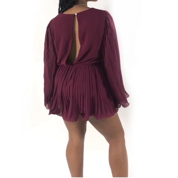 NWT She + Sky Pleated Romper Womens M Purple Long Sleeve V-Neck Flowy Romantic - Picture 8 of 9
